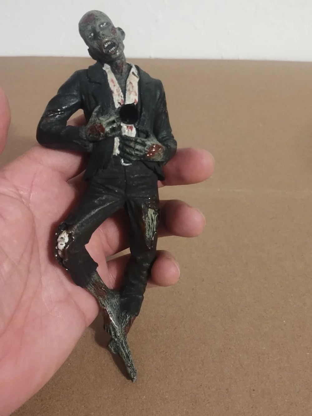 Amazing Gift Walking Dead Zombie Pen Holder Figurine 6.75